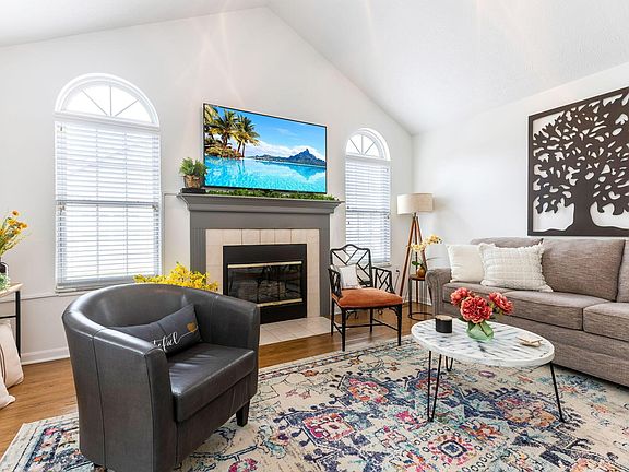 3rd image of 905 Shelbourne Pl