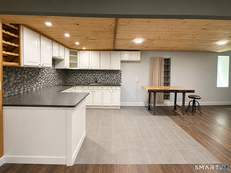 85 Banks Rd — Photo 6