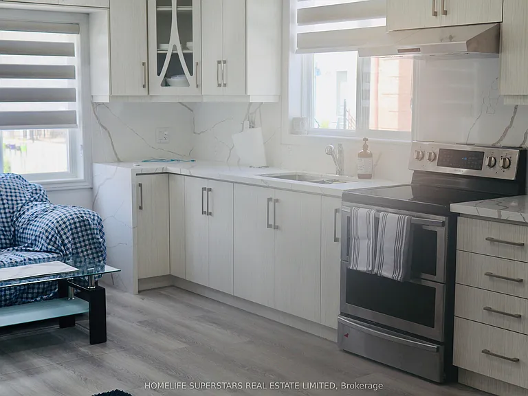 28 Estateview Cir #GARDEN — Photo 2
