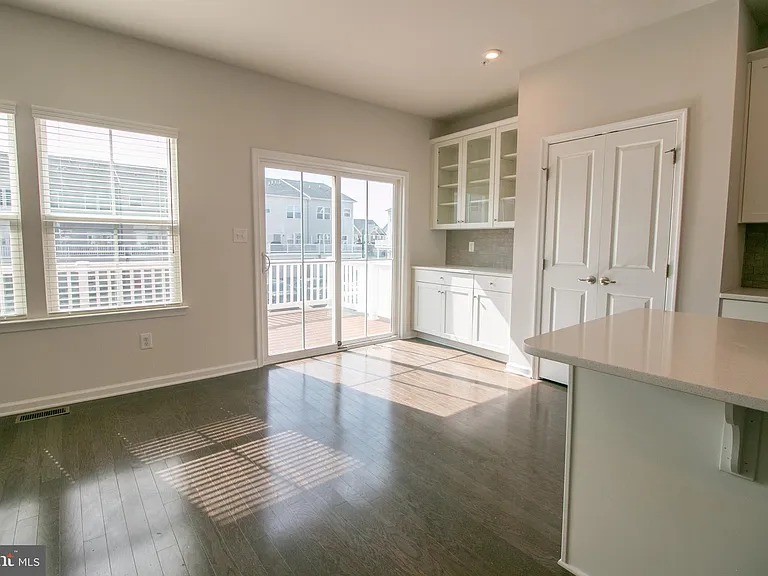 308 Blue Welsh St — Photo 4