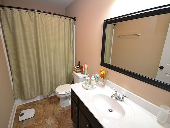 4th image of 1226 Quebec Ct