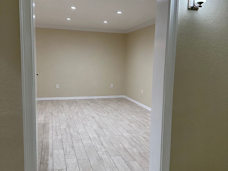 1st image of 445 32nd Ave N APT 110