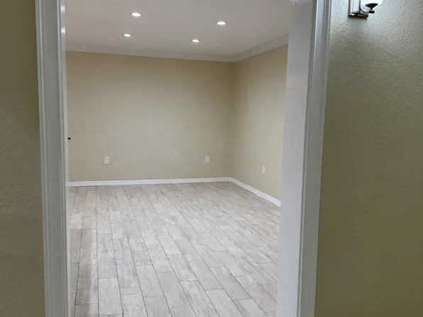 445 32nd Ave N APT 110, Saint Petersburg, FL 33704