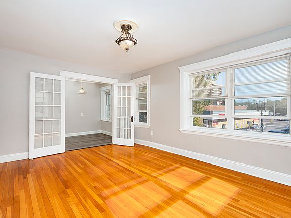 3rd image of 32 Greenwood Ave #2