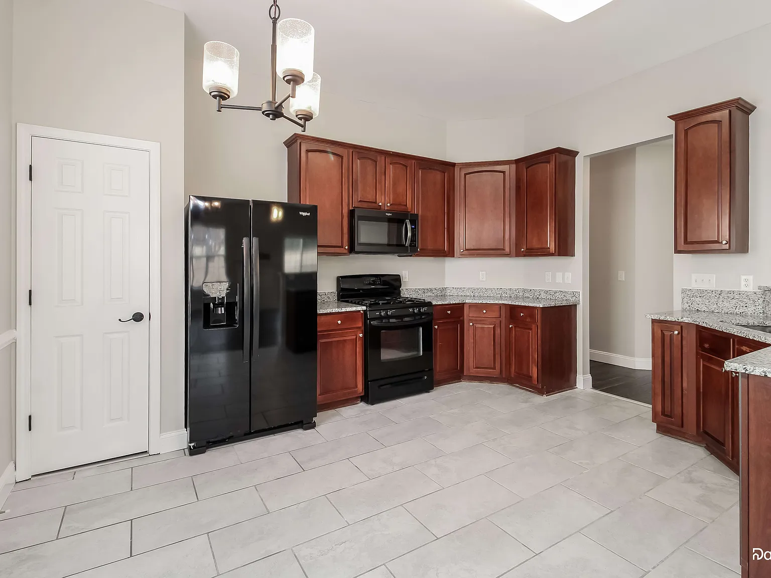 4 bed, 2.0 bath, 2262 sqft, $2,105 — Photo 3