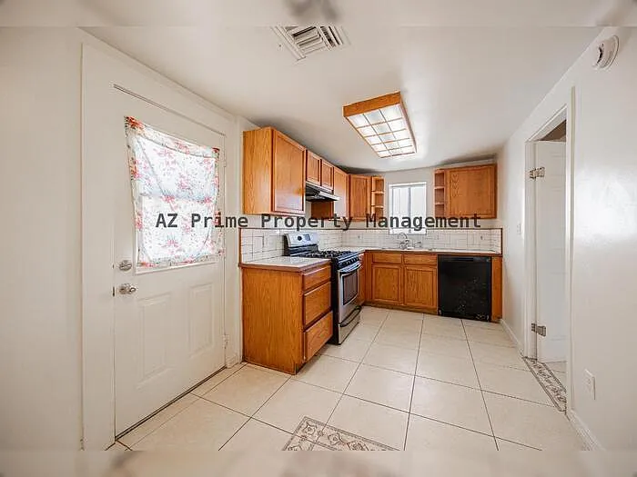 2830 E Sheridan St — Photo 8