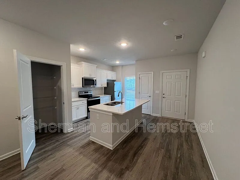 2 bed, 2.5 bath, 1241 sqft, $1,515 — Photo 1