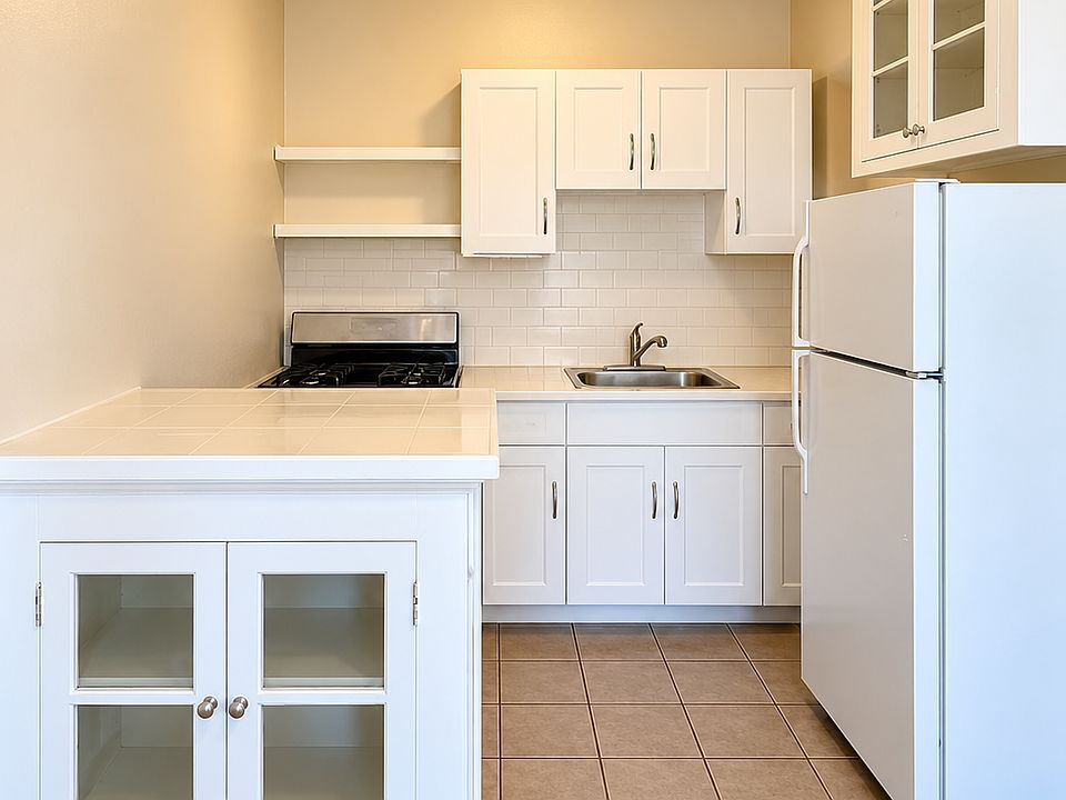 1st image of 576 Mount Prospect Ave #204
