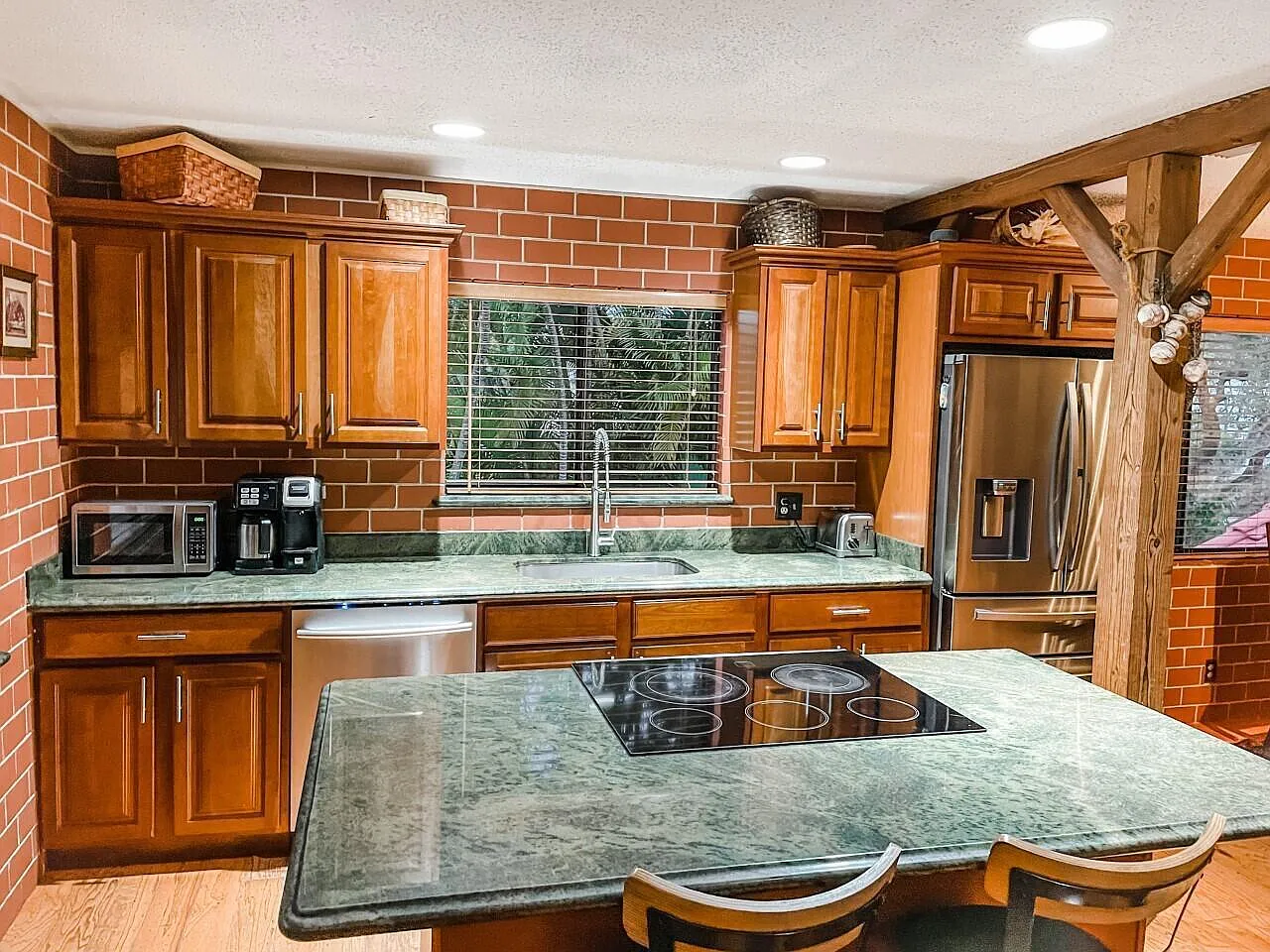 3 bed, 2.0 bath, 1600 sqft, $3,250 — Photo 1