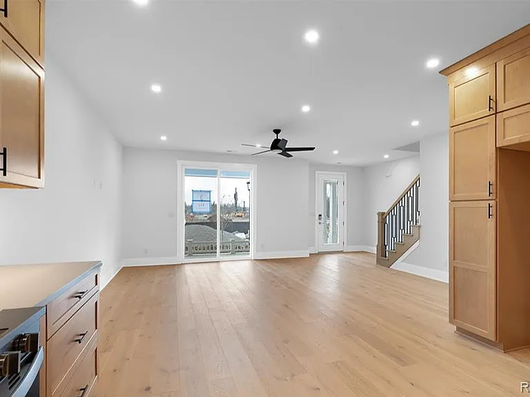 412 S Ctr — Photo 17