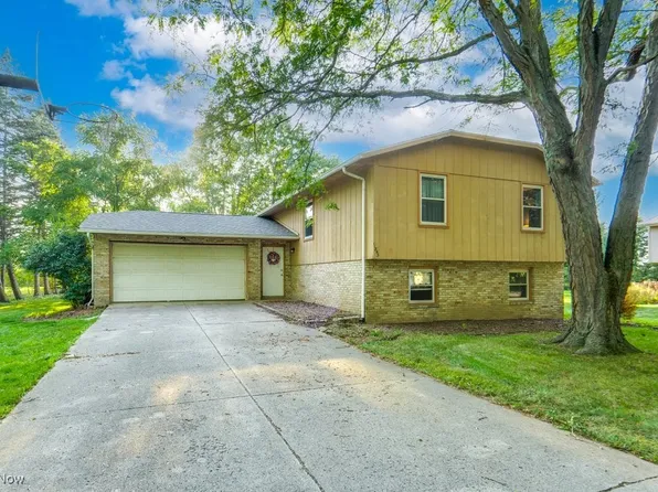 11843 Basswood Ave NW, Uniontown, OH 44685