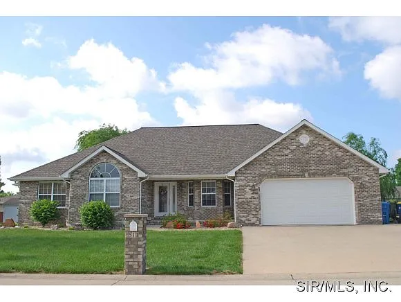 511 Plum Ln photo 1