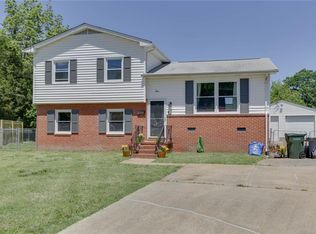 3 Hull Dr, Hampton, VA 23661