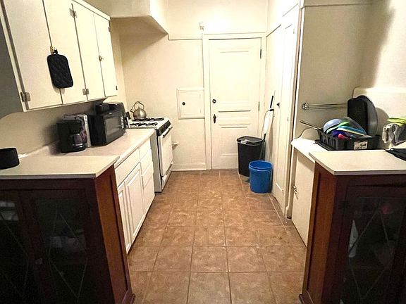 3rd image of 4480 N Oakland Ave APT 208