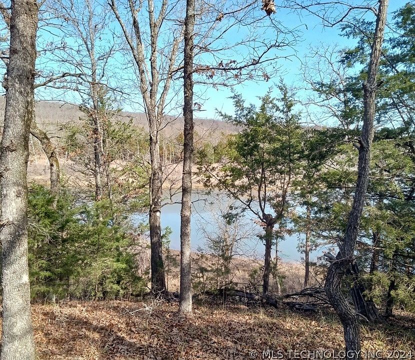 1st image of Lakecrest Dr