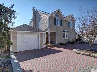 109 Clubhouse Rd, Bellmore, NY 11710