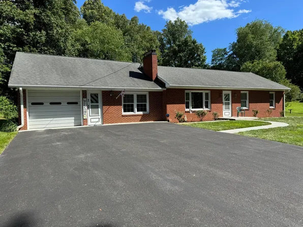 75 Sunrise Rd, Rocky Mount, VA 24151