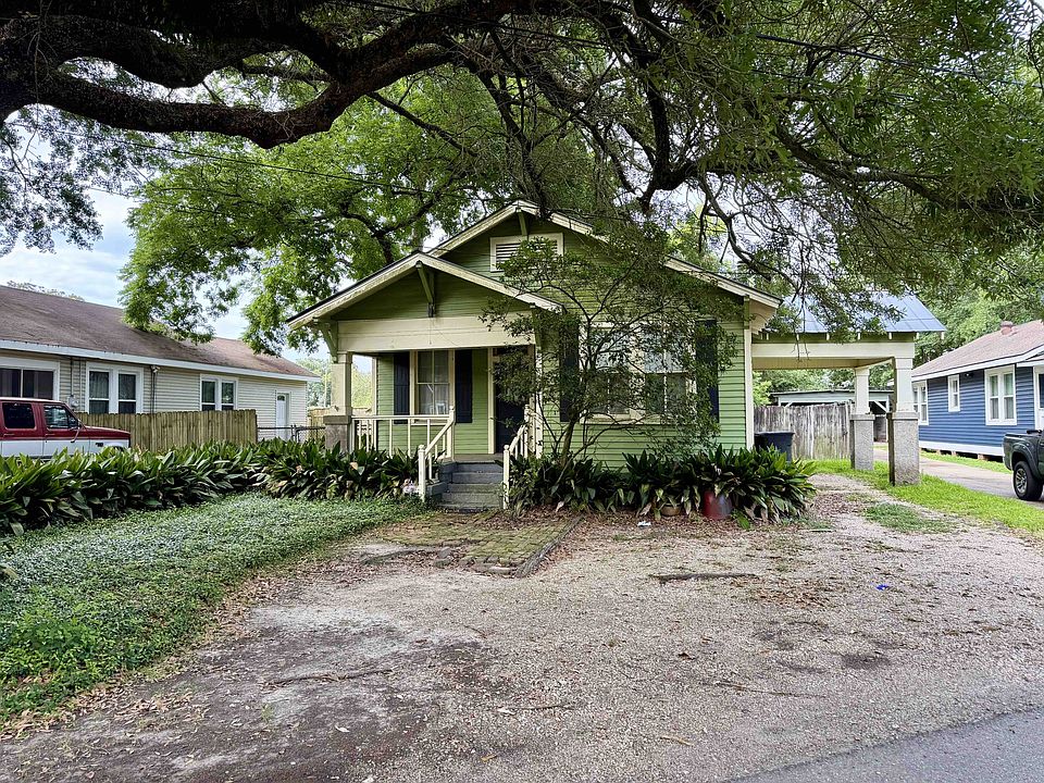 1st image of 2090 Broussard St