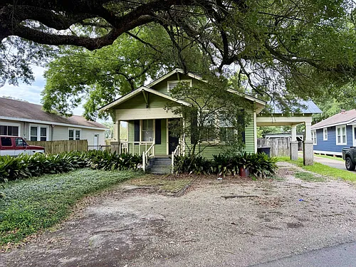 2090 Broussard St Photo 1