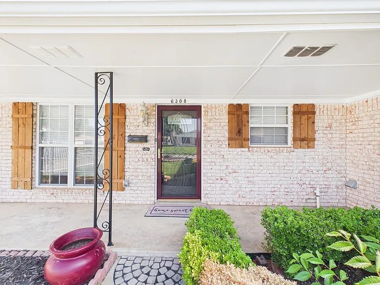 6308 NW Taylor Ave — Photo 3