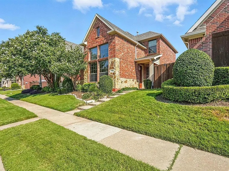 2101 Broadstone Dr — Photo 3