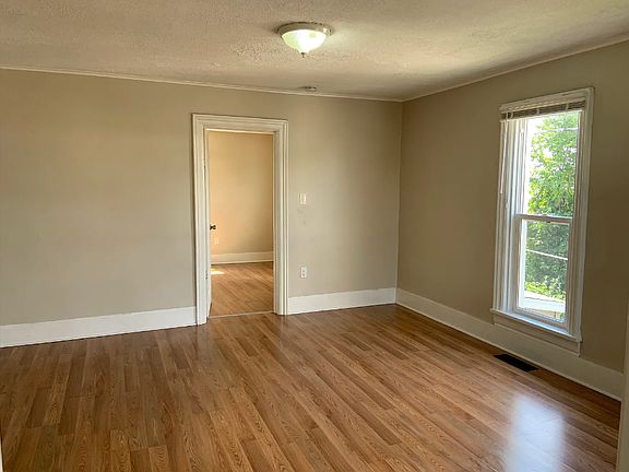 5th image of 108 Carrier St NE #1