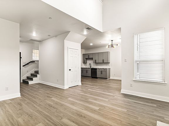 4th image of 3210 Wexford Dr
