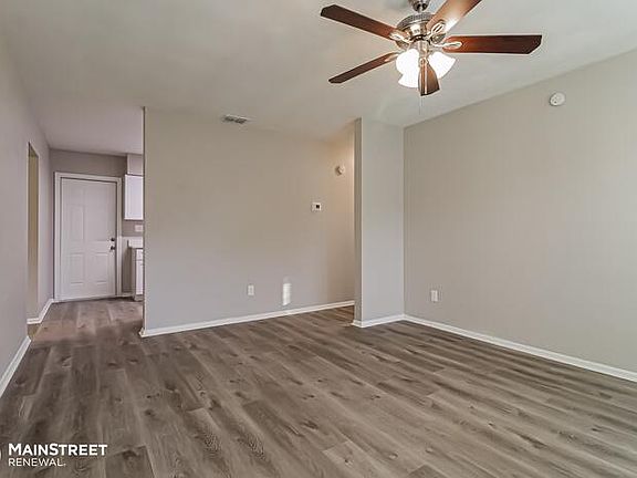 4th image of 117 Lake Mary Dr