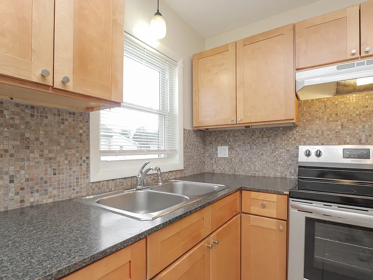323 Montcalm St #L — Photo 14