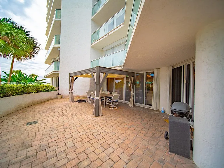 16445 Collins Ave #425 — Photo 29