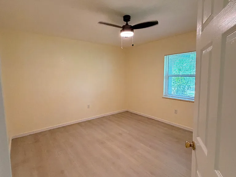 305 W Country Club Dr — Photo 9