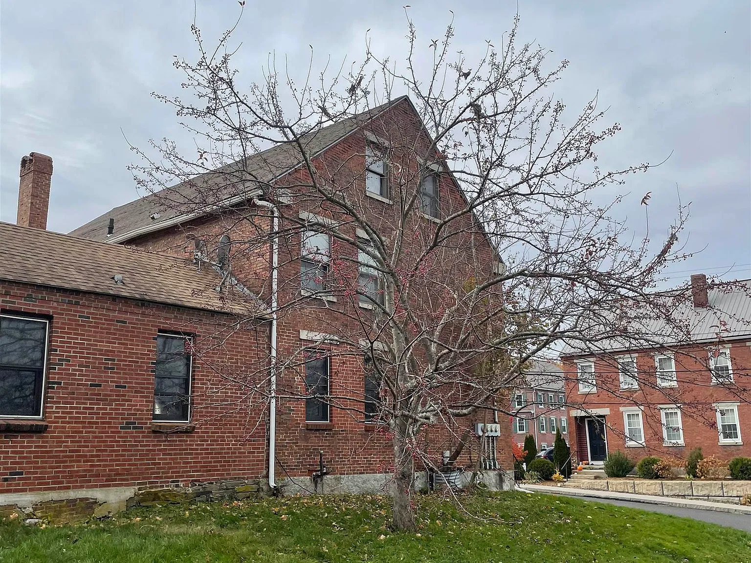 2 bed, 1.0 bath, 1200 sqft, $1,900 — Photo 1