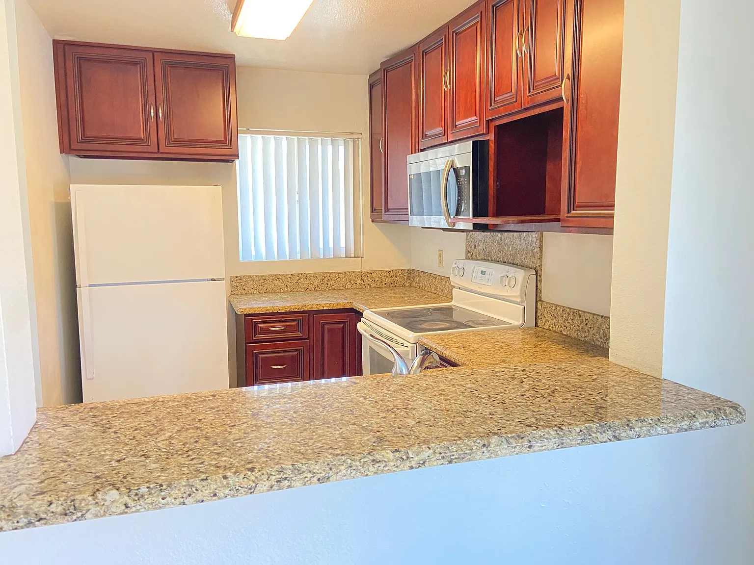 2 bed, 934 sqft, $3,100 — Photo 4
