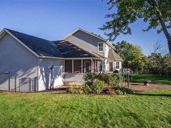 3rd image of 1206 Amanda Court