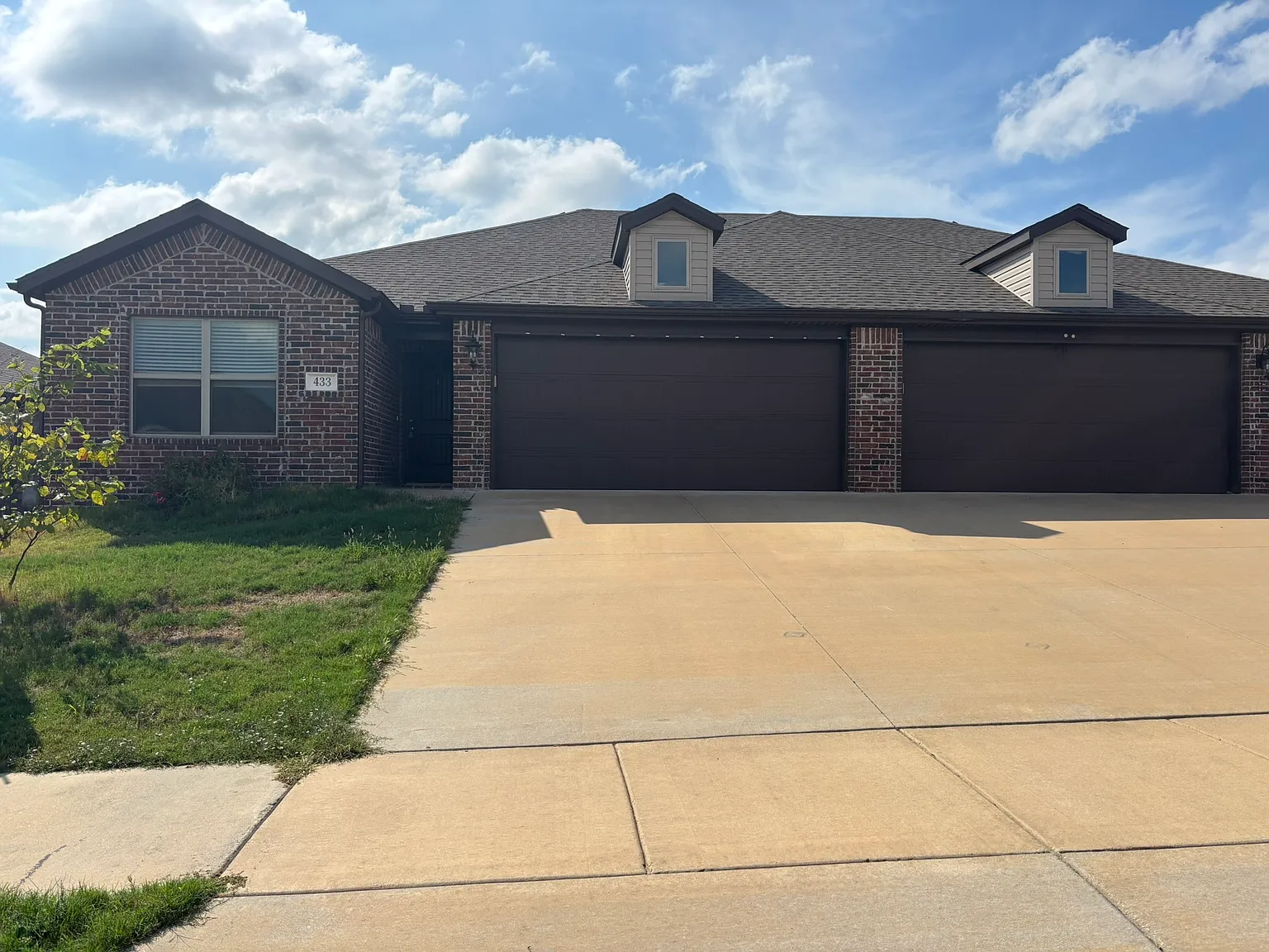 433 Red Robin St — Photo 2