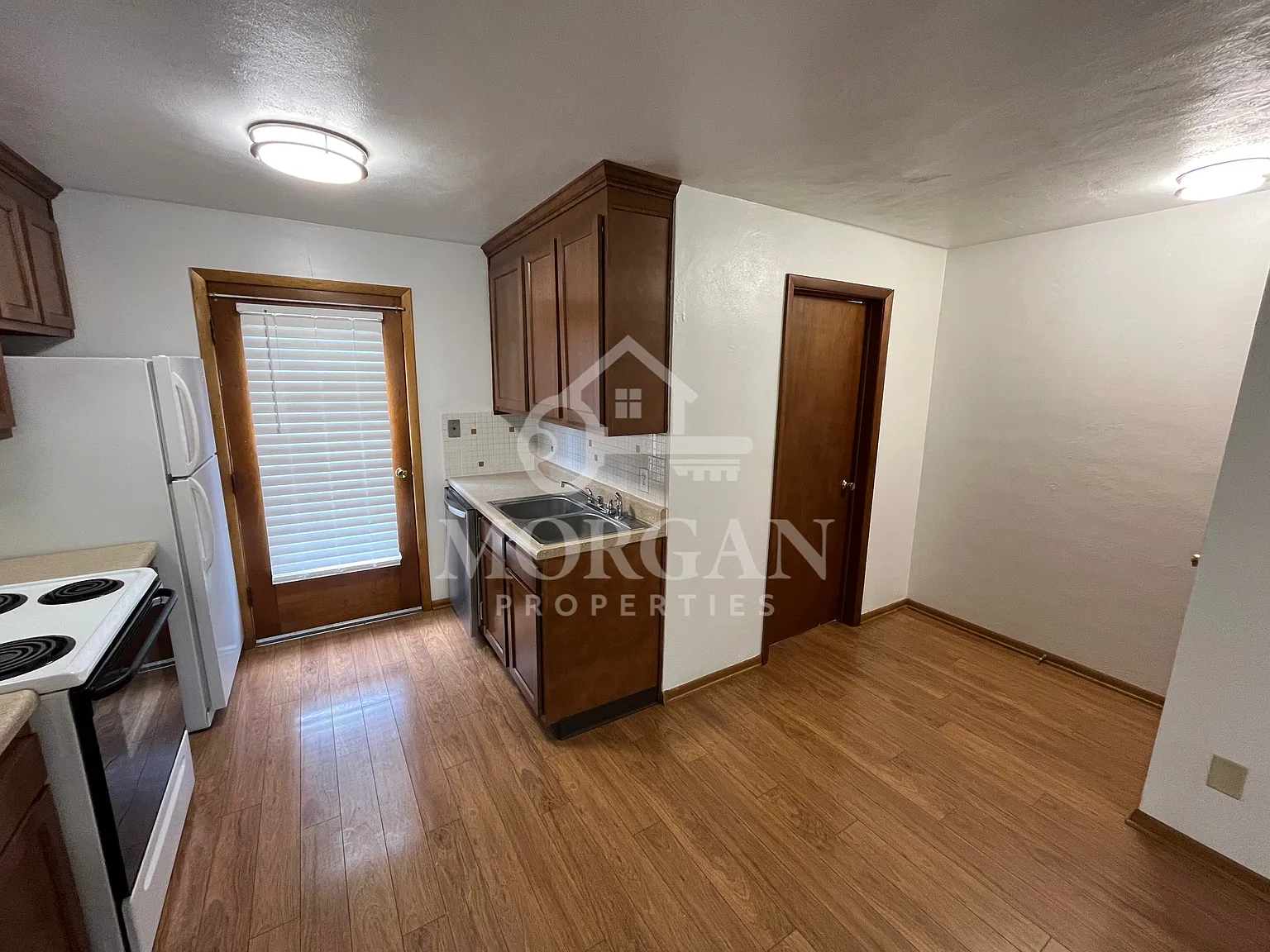 1045 Alhambra - 2 — Photo 3