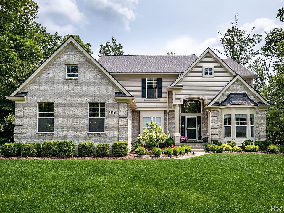 1st image of 5566 Plantation Dr