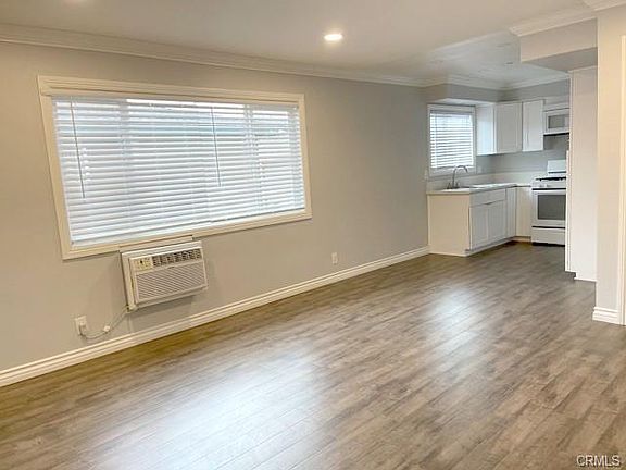 5th image of 627 Marion Pl