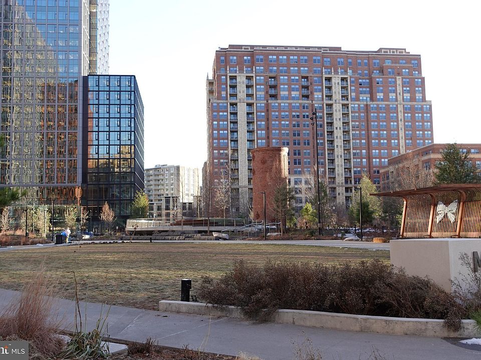 2nd image of 1211 S Eads St APT 804