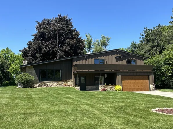 15020 West Small ROAD, New Berlin, WI 53151