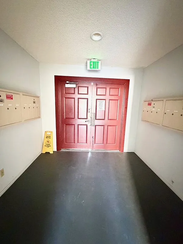 2 bed, 3.0 bath, 1050 sqft, $2,700 — Photo 4