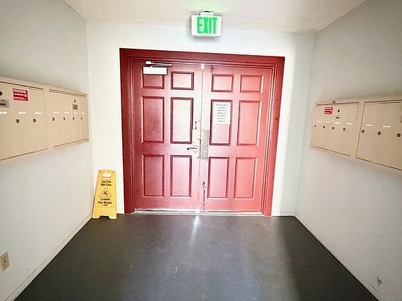 4th image of 941 Elm Ave APT 9