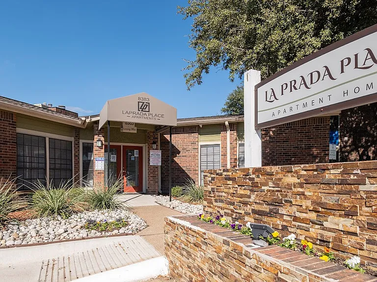La Prada Place Apartments — Photo 38