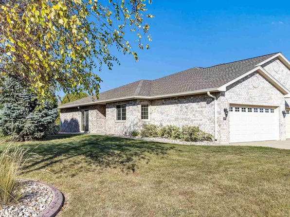 901 Trailside Ct, De Pere, WI 54115