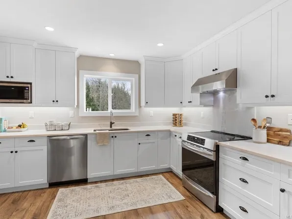 4090 Otter Point Rd, Capital, BC V9Z 0K2