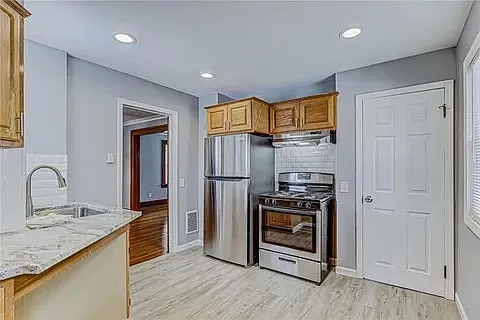 35 Brookdale Ave — Photo 12