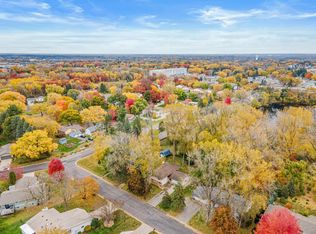 2442 Galtier St, Roseville, MN 55113