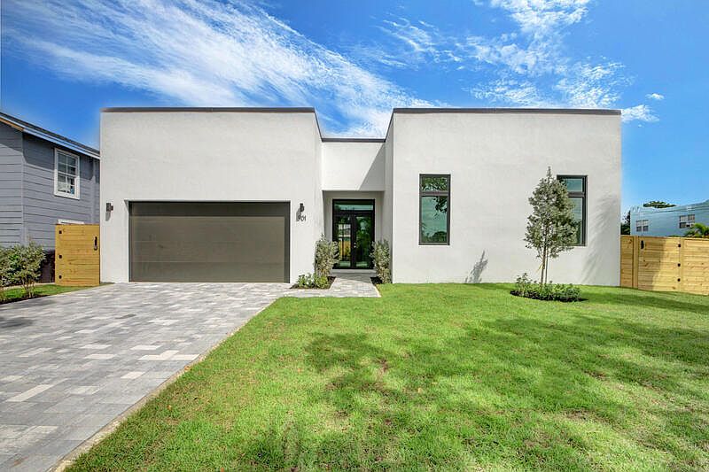 1st image of 901 Upland Rd