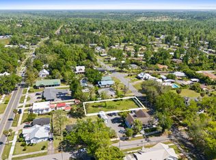 Madison St, Marianna, FL 32446