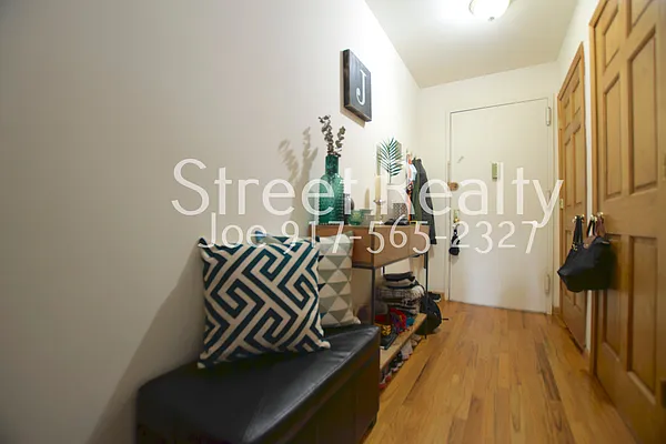 Rented by Street Realty Brokerage LLC | media 12